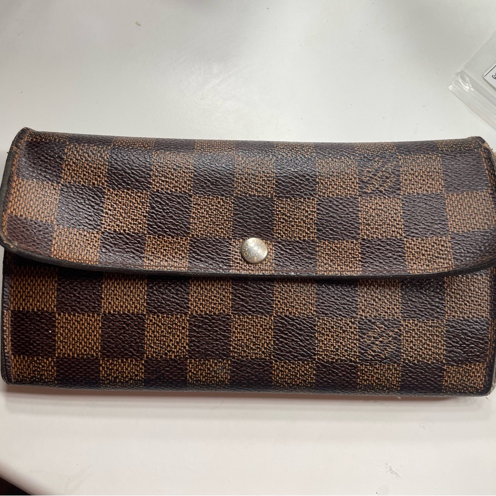 Used LV WALLET